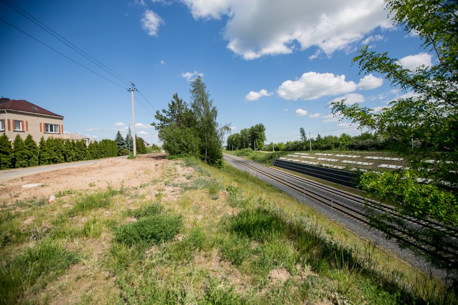 Rokų gyventojai pikti: tiesdami „Rail Baltica“ vėžę darbininkai paliko netvarką