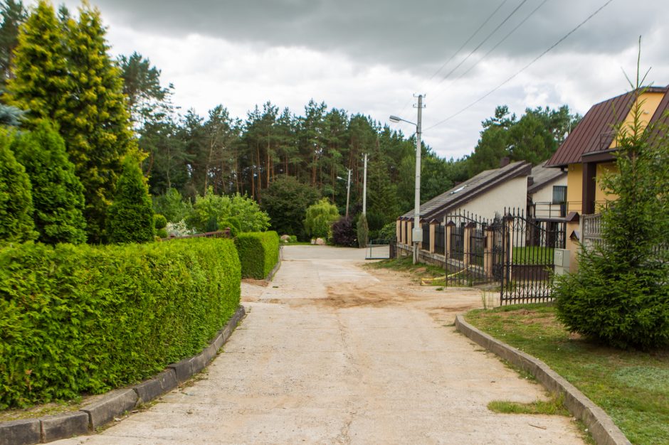 Trūko kantrybė: dėl iškastos gatvės iš kiemų išvažiuoti neįmanoma