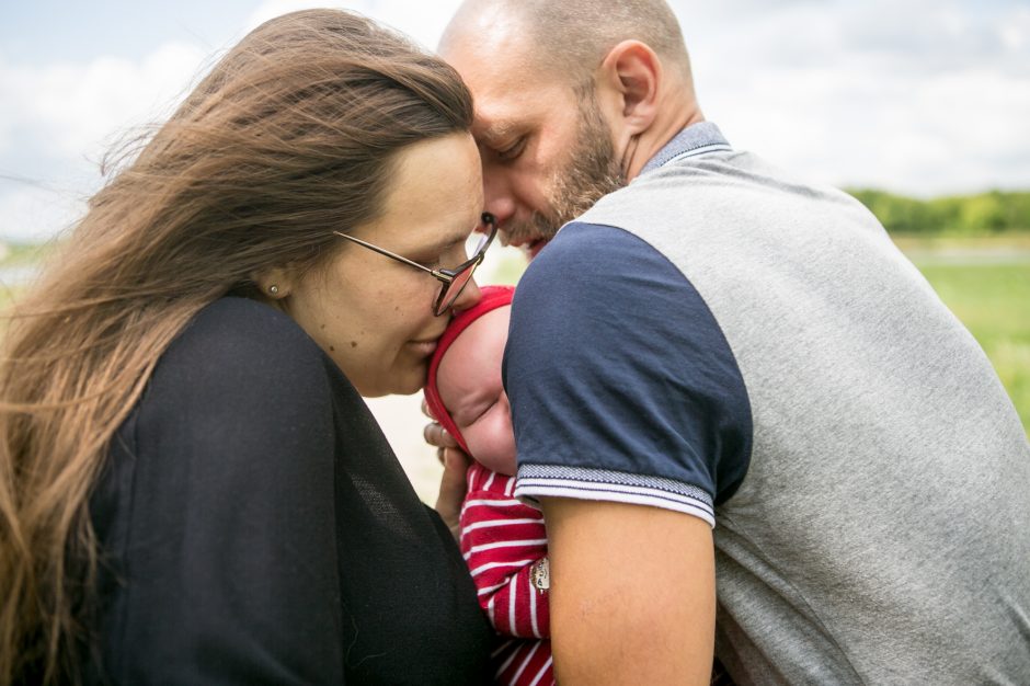 Šešių kilogramų gimusį mažylį tėvai jau parsivežė namo: kol kas tik geros emocijos