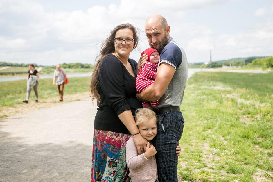 Šešių kilogramų gimusį mažylį tėvai jau parsivežė namo: kol kas tik geros emocijos