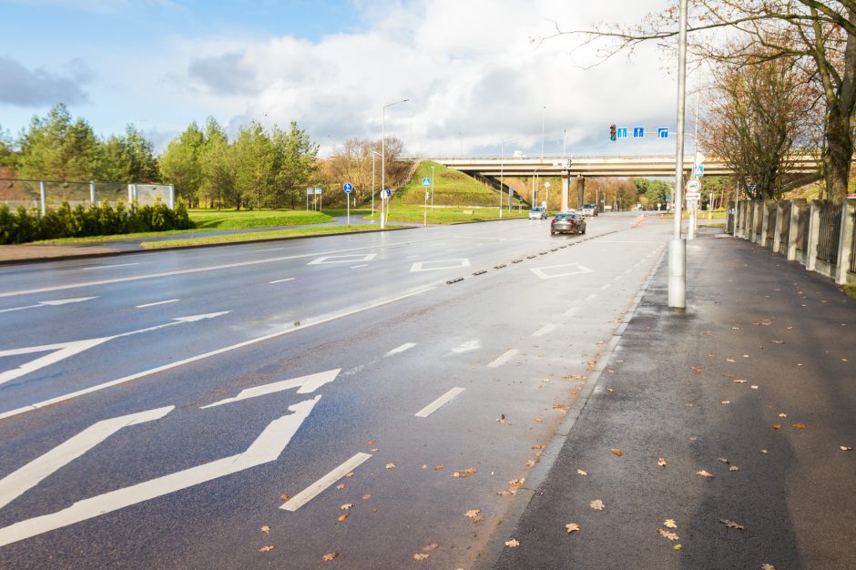 Kauniečiai susierzinę: neįmanoma išvažiuoti iš Eigulių kapinių