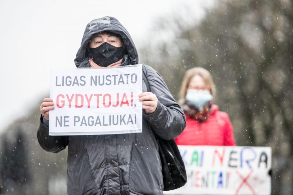 Tėvai protestuoja prieš vaikų testavimą: „Mokykla – ne laboratorija“