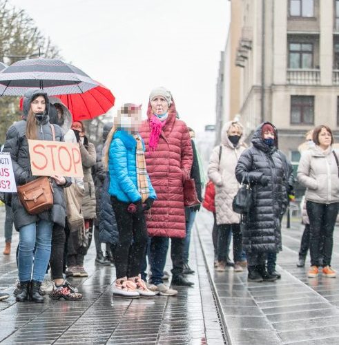 Tėvai protestuoja prieš vaikų testavimą: „Mokykla – ne laboratorija“