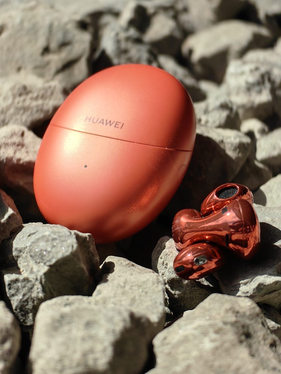 Išmaniosios ausinės, kurios simbolizuoja ateitį: „Huawei FreeBuds 5“ apžvalga
