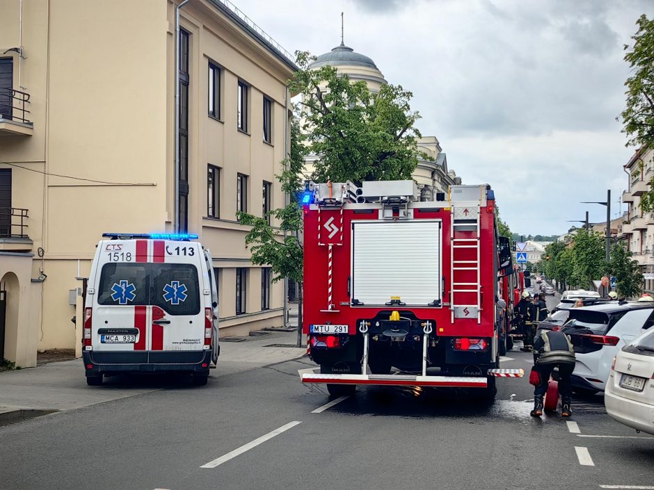 Specialųjų tarnybų aliarmas neeilinių pratybų fone: galimai karo išsigandusią senolę spėta išgelbėti