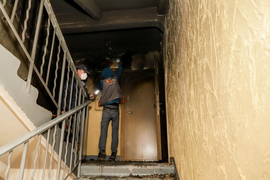 Skalbyklės sukeltas gaisras Dainavos penkiaaukštyje: nukentėjo net septyni jo butai