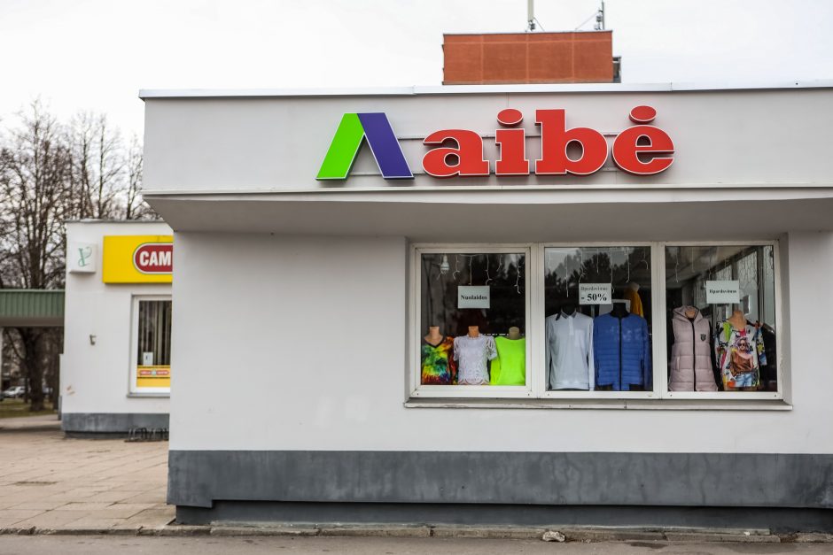 Ginkluotas išpuolis „Aibėje“: kasą apiplėšęs 20-metis išleido pinigus narkotikams?