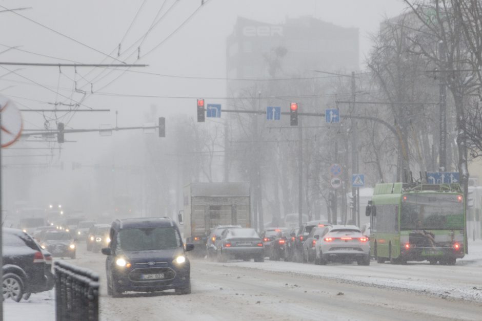 Žiema į Kauną sugrįžo dar tik viena koja: gatvėse – jau pavojinga, bet paramedikai ramūs