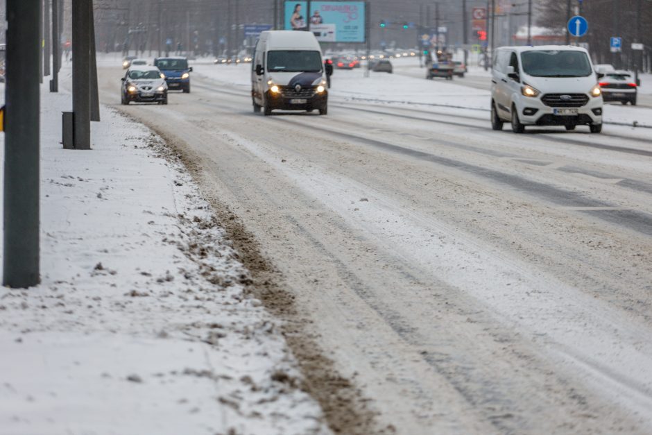 Žiema į Kauną sugrįžo dar tik viena koja: gatvėse – jau pavojinga, bet paramedikai ramūs