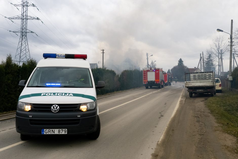 Didžiulis gaisras Aleksote: atvira liepsna degė du namai (vaizdo įrašas)