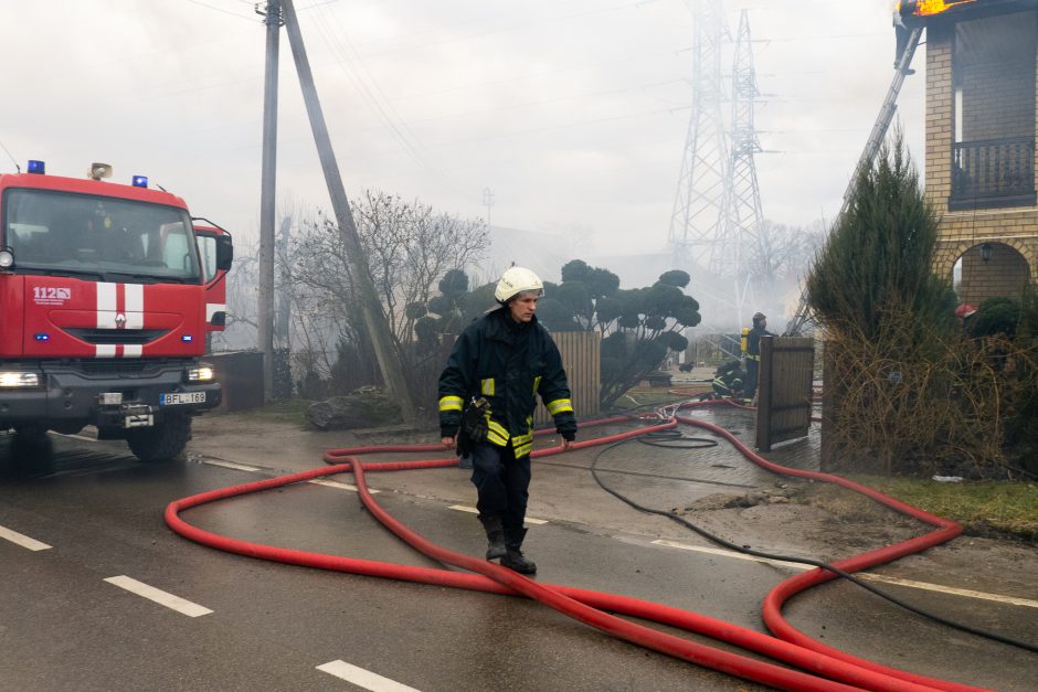 Didžiulis gaisras Aleksote: atvira liepsna degė du namai (vaizdo įrašas)