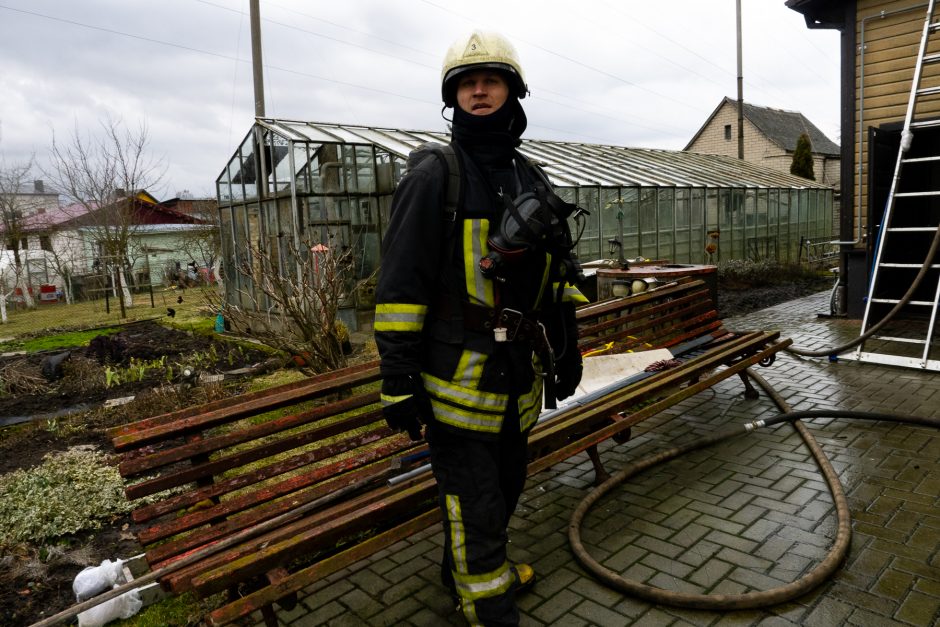 Didžiulis gaisras Aleksote: atvira liepsna degė du namai (vaizdo įrašas)