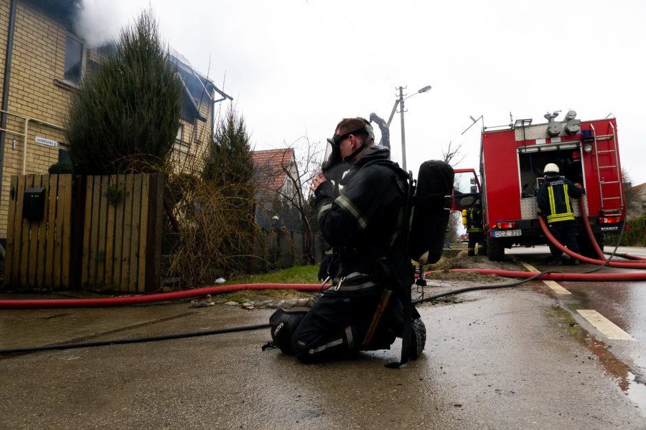 Didžiulis gaisras Aleksote: atvira liepsna degė du namai (vaizdo įrašas)