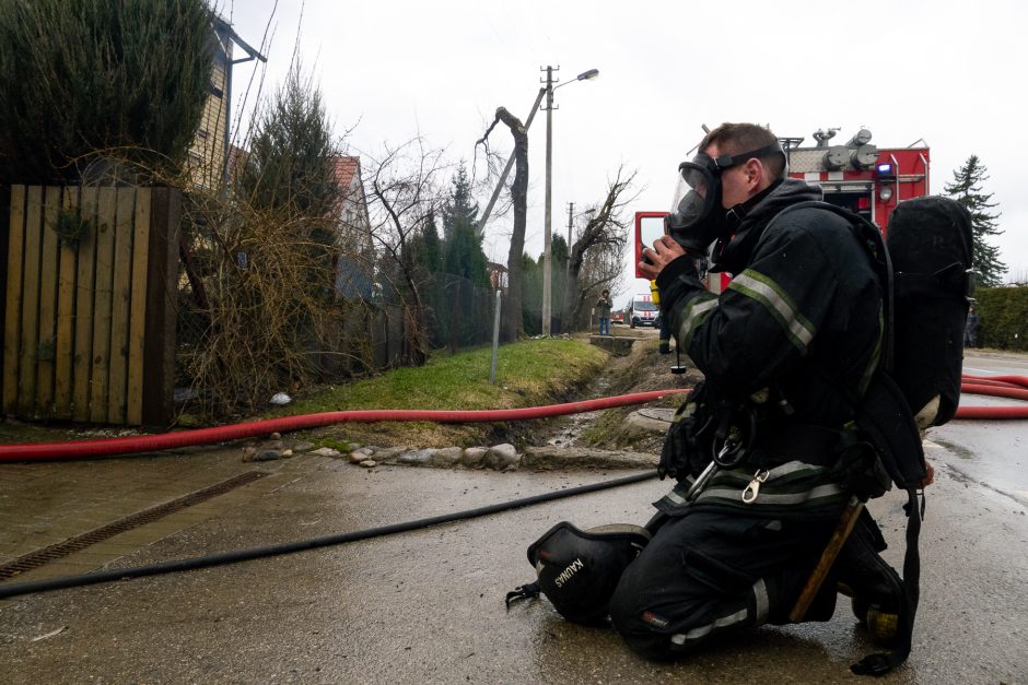 Didžiulis gaisras Aleksote: atvira liepsna degė du namai (vaizdo įrašas)