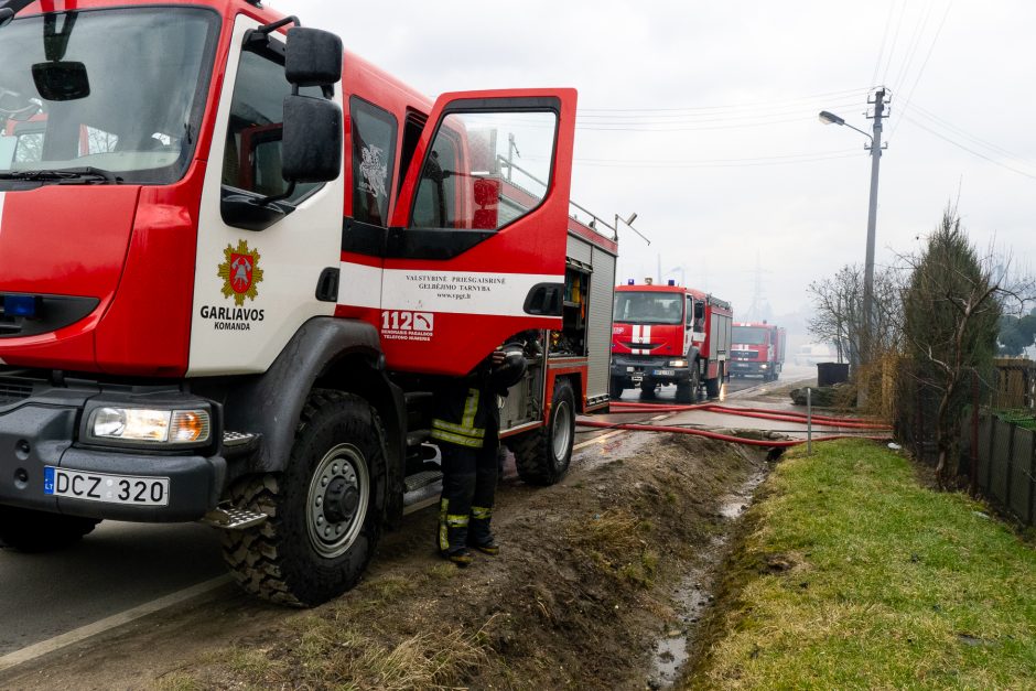 Didžiulis gaisras Aleksote: atvira liepsna degė du namai (vaizdo įrašas)