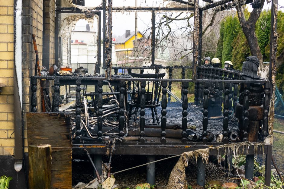 Didžiulis gaisras Aleksote: atvira liepsna degė du namai (vaizdo įrašas)