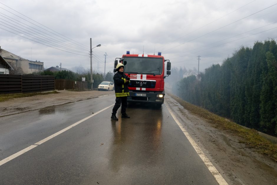 Didžiulis gaisras Aleksote: atvira liepsna degė du namai (vaizdo įrašas)