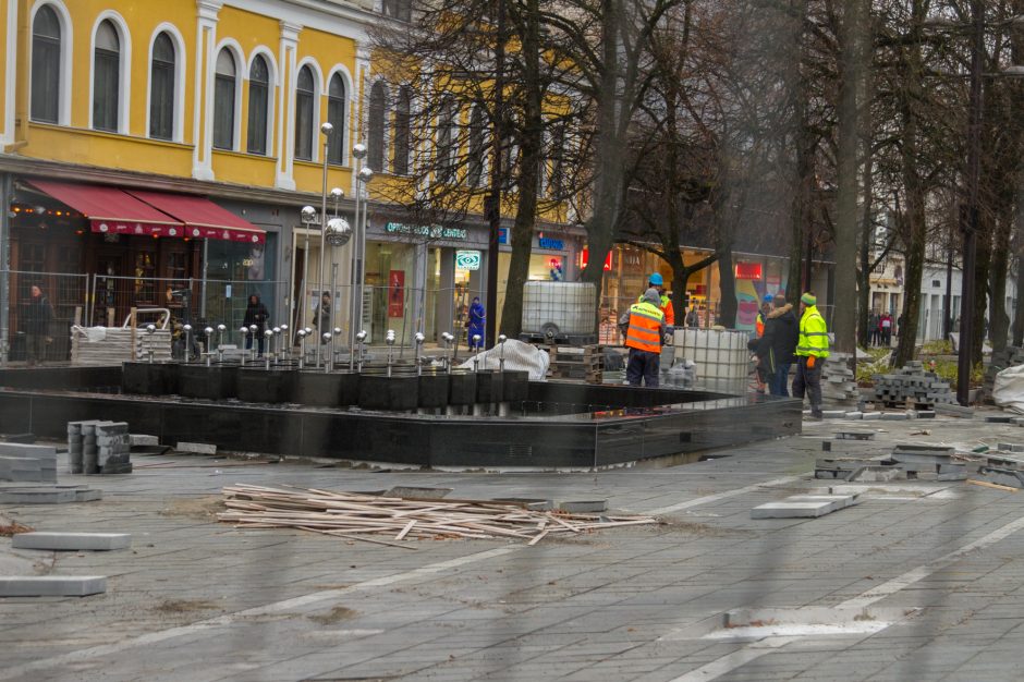 Laisvės alėjos fontanas ištryško dar nematytomis srovėmis (vaizdo įrašas)