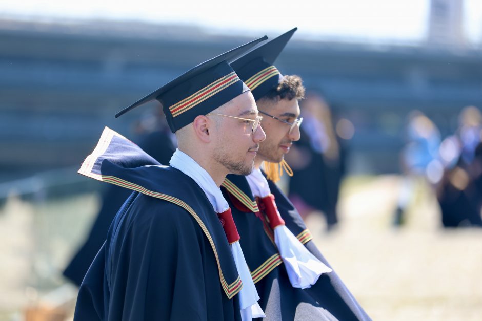 LSMU absolventams įteikti diplomai: išsipildžiusios svajonės ir pasaulinio lygio pripažinimas