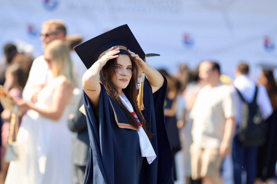 LSMU absolventams įteikti diplomai: išsipildžiusios svajonės ir pasaulinio lygio pripažinimas