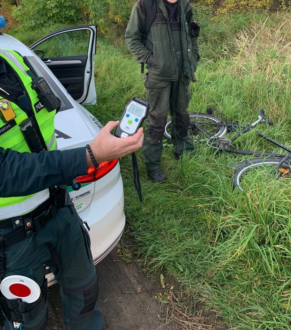 Kauno policijos reidai: beveik 200 km/val. greičiu lėkęs BMW ir girtos vairuotojos sukelta avarija