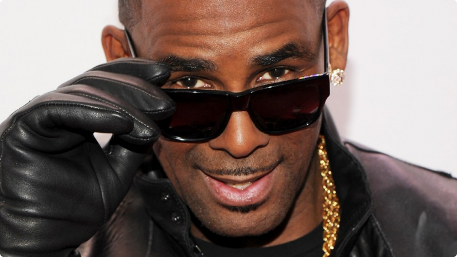 Lytiniu išnaudojimu apkaltintam atlikėjui R. Kelly nustatytas 1 mln. dolerių užstatas