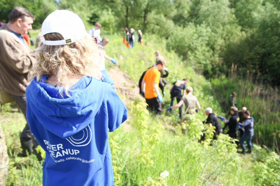 Iš Amalės upelio savanoriai ištraukė per tris tonas padangų: problemos ignoravimas bado akis