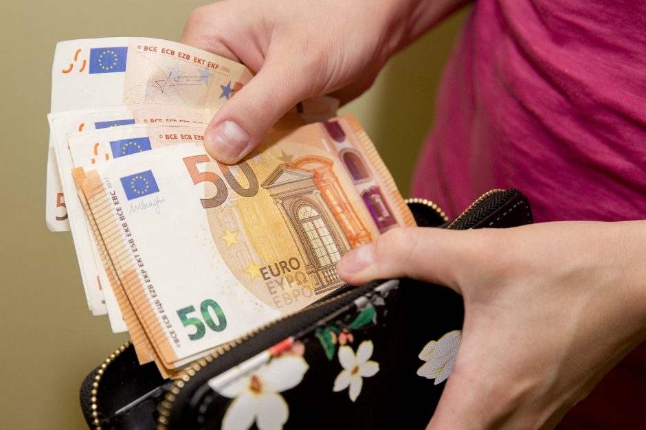 Tyrimas: Lietuvoje vidutinis atlyginimas per dešimtmetį augo beveik dukart