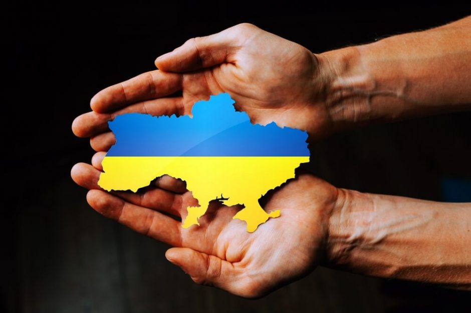 Ragina padėti priešo niokojamai Ukrainai: likusiems karo zonoje labai trūksta maisto