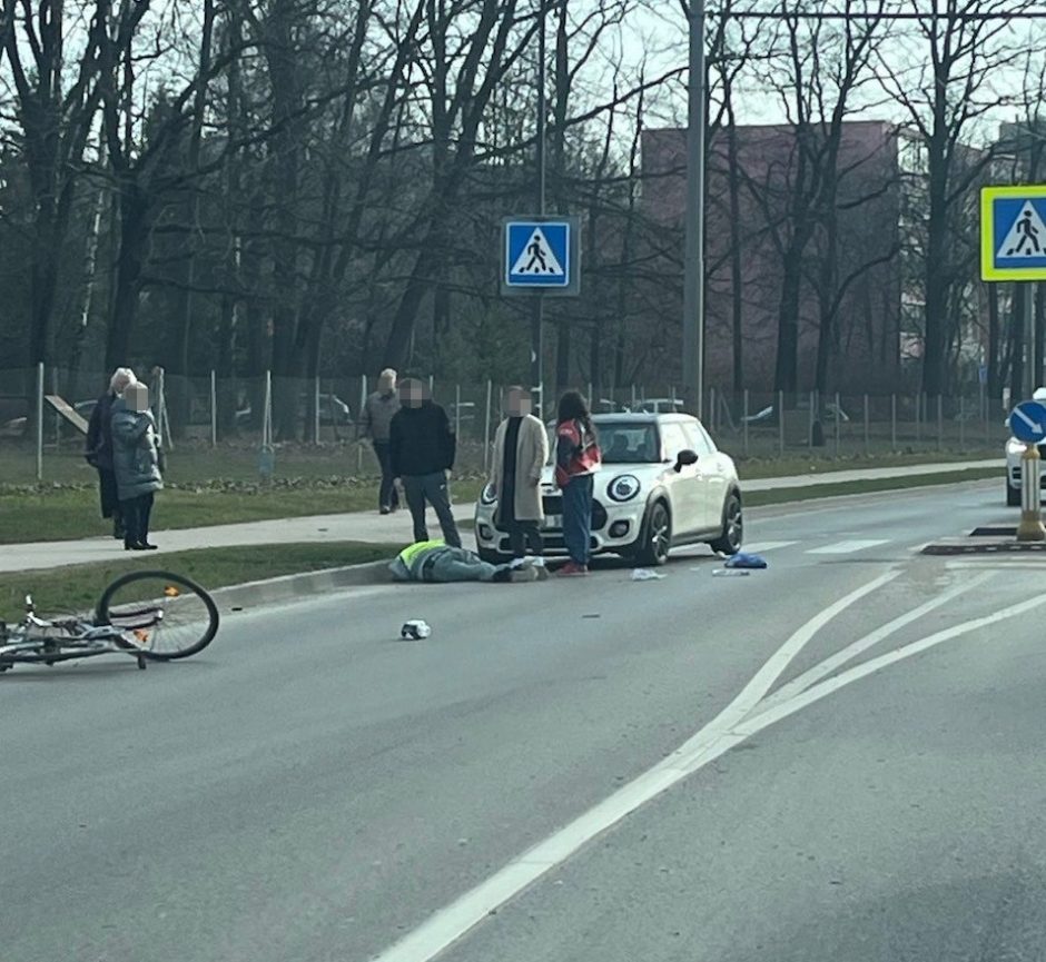 Eismo nelaimė: dviračiu – per perėją ir tiesiai į ligoninę