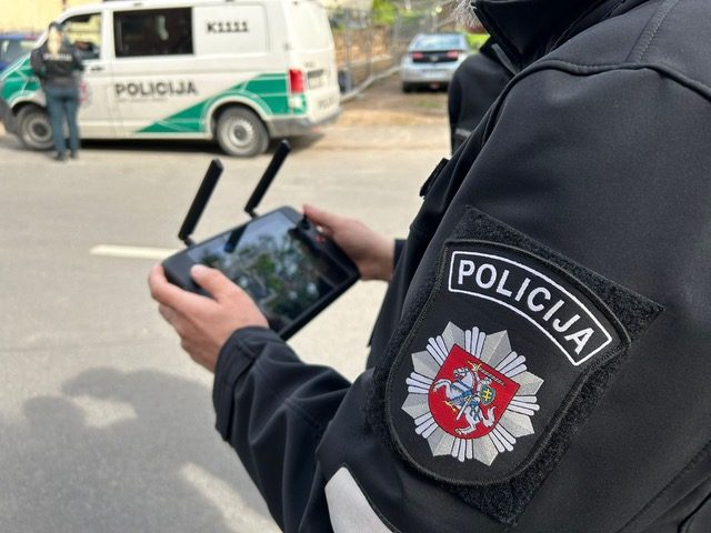Kauno pareigūnai rūkančius nepilnamečius stebi ir iš paukščio skrydžio (vaizdo įrašas)