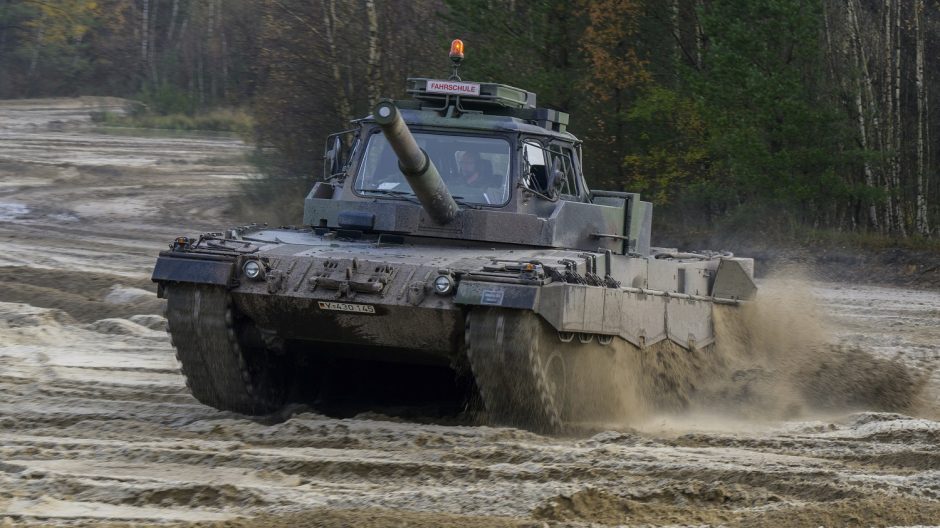 Varšuva: Lenkija nori siųsti „Leopard“ tankų Ukrainai