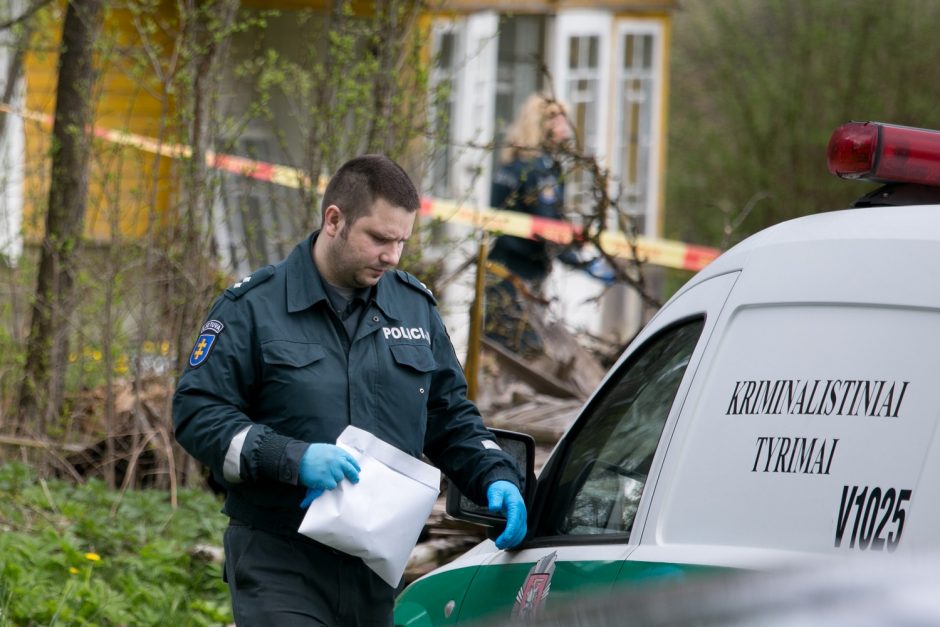 Antrąją Velykų dieną įvykdytas kraupus nusikaltimas: rastas vyro lavonas, įtariamasis – aukos brolis