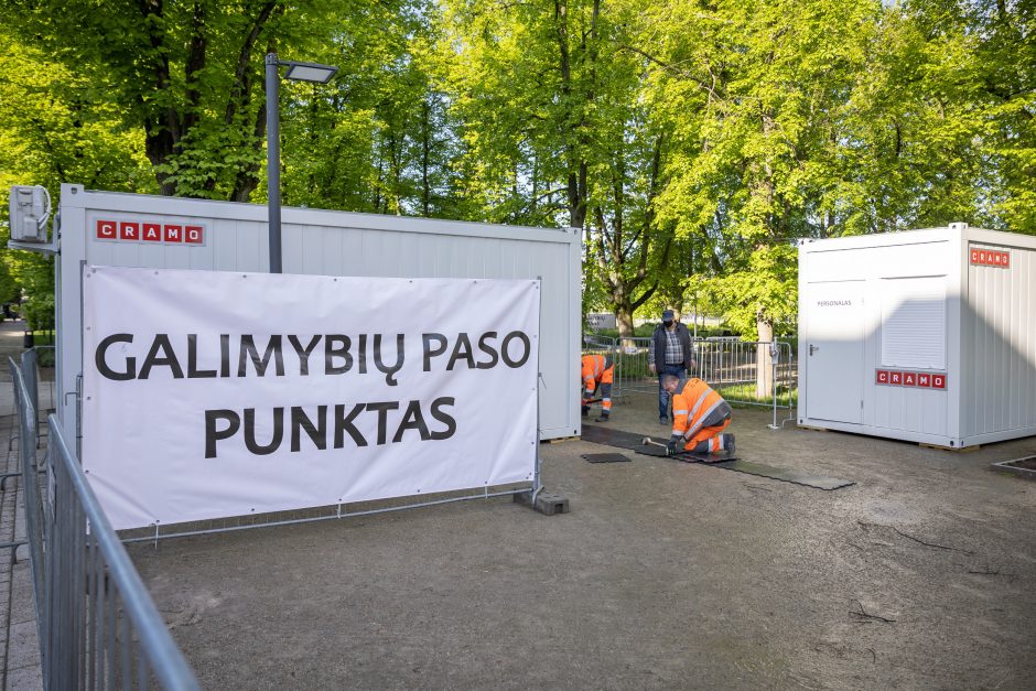 Lukiškių aikštės testavimo punktas virs vakcinacijos centru