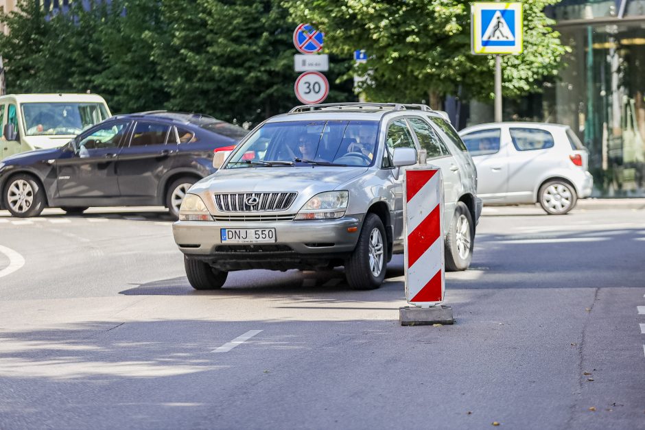 Netikėta kliūtis miesto centre kelia pavojų