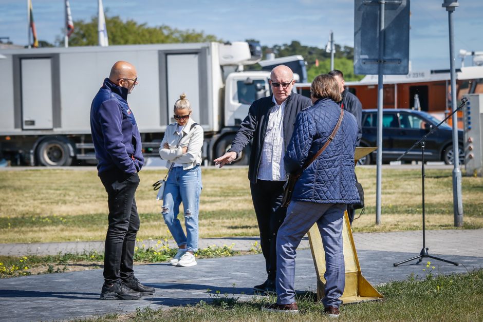 Neringoje atidarytas Šlovės takas, jį papildė penkių atlikėjų delnų įspaudai