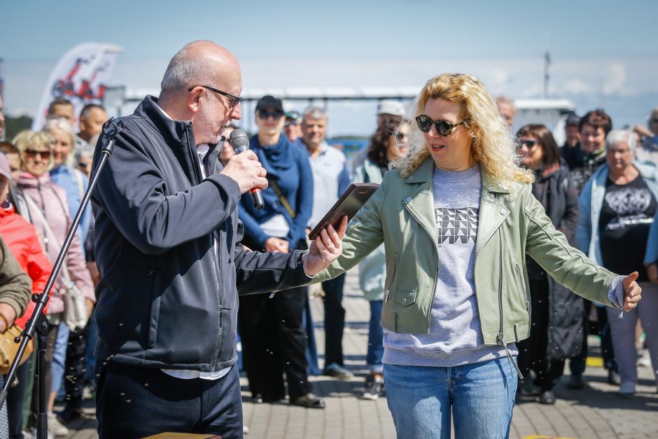 Neringoje atidarytas Šlovės takas, jį papildė penkių atlikėjų delnų įspaudai