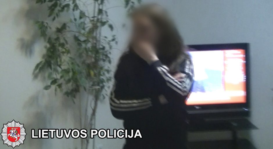 Į prostitucijos verslą įtraukė ir dviejų vaikų mamą