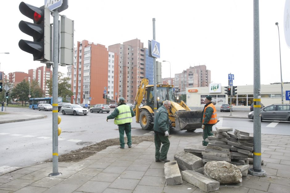 Elektrikai paklojo naują kabelį