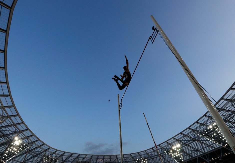 Lietuvos šuolių su kartimi čempionate varžėsi tik penki dalyviai