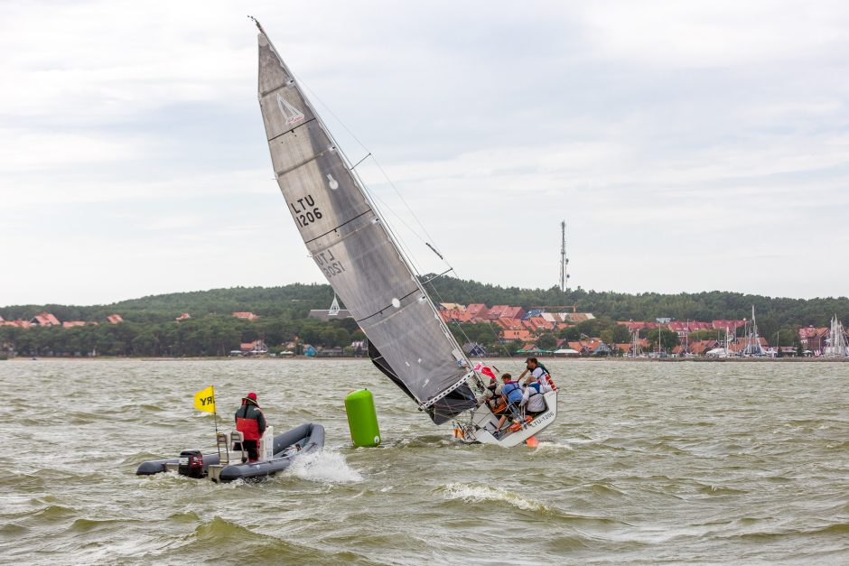 Kuršių mariose susirungė Lietuvos buriavimo klubai