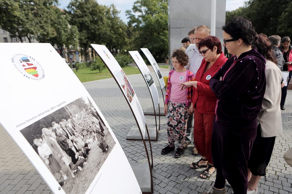 Klaipėdiečiai prisiminė Baltijos kelią