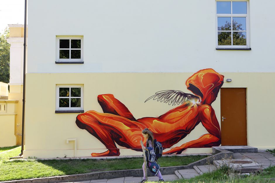 Grafitininkų kirtis – dar vienai mokyklai