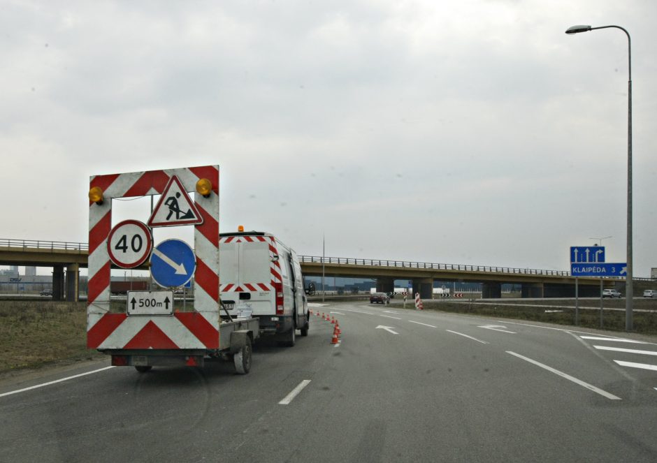 Ne raketų mokslas: kelius pajėgios ženklinti daugiau nei dvi įmonės