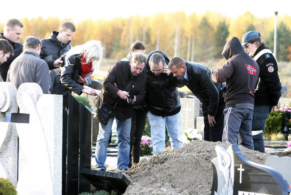 Lėbartuose atkastame kape ieškota aukso