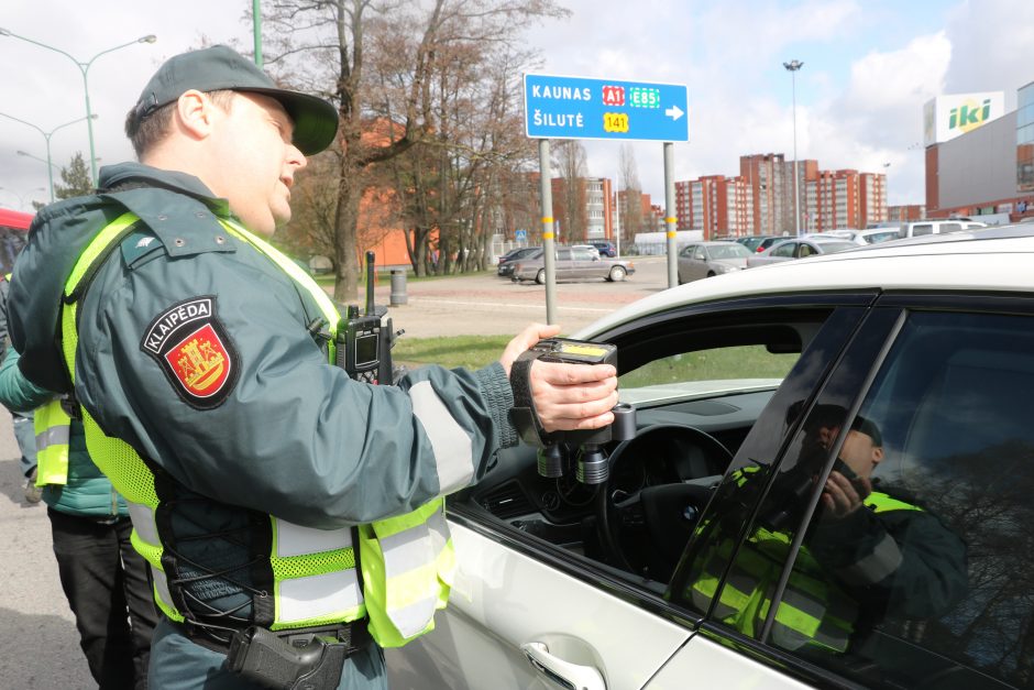 Atlikėjui J. Liesiui – smūgis iš praeities