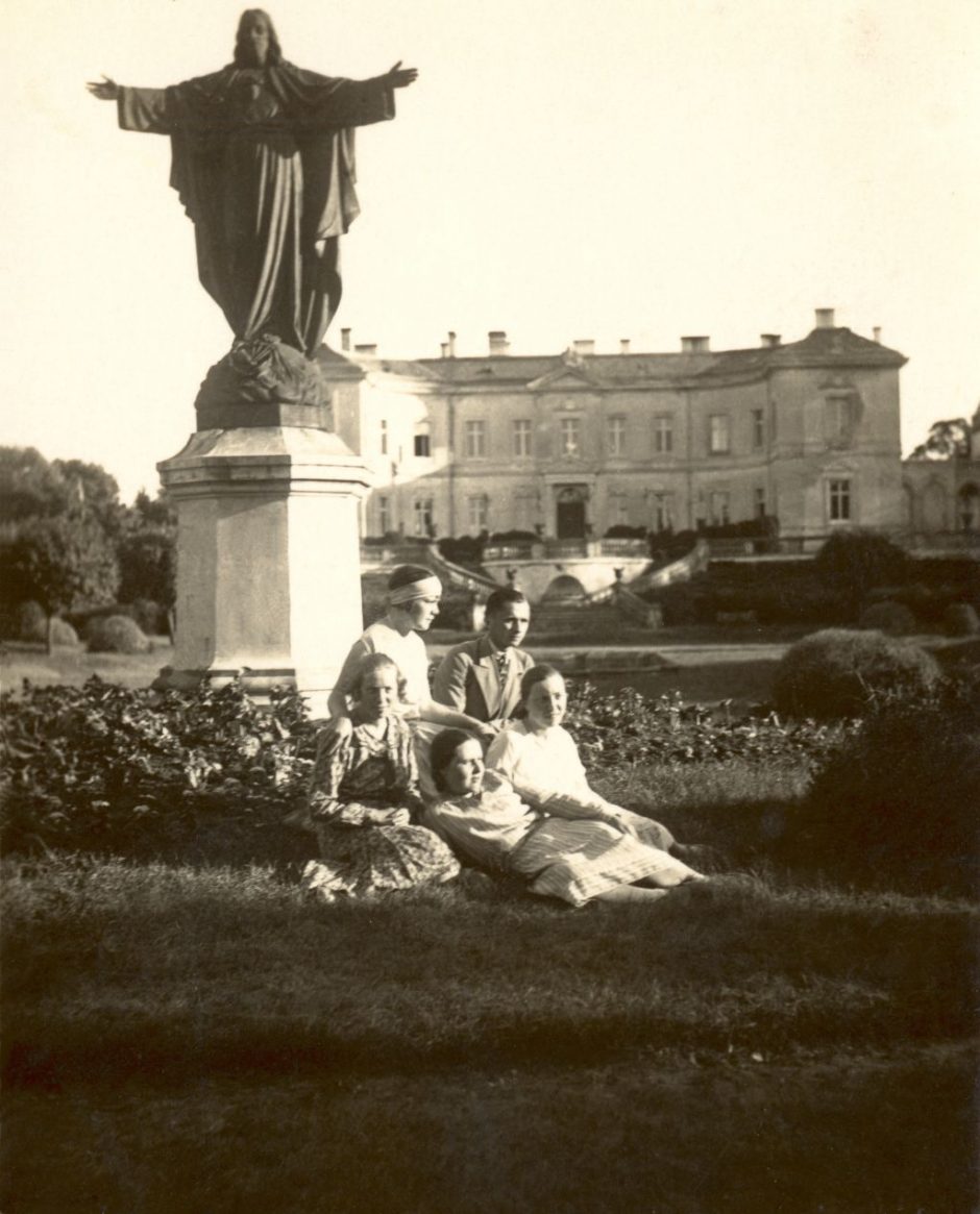 Už fotosesiją Palangos botanikos parke – pinigai