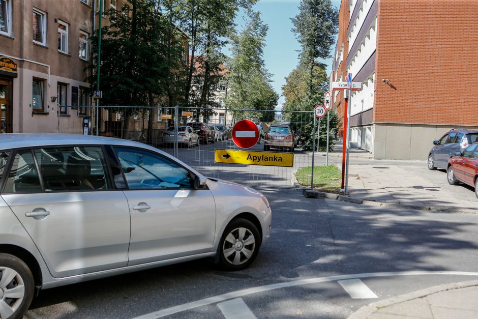 Puodžių gatvėje uždarė eismą