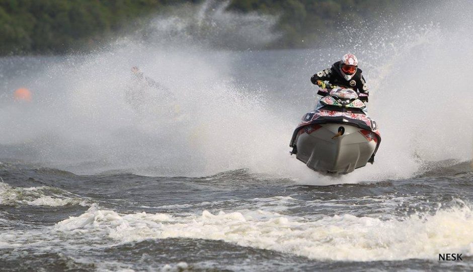 Zarasuose gaus galingų vandens motociklų varikliai