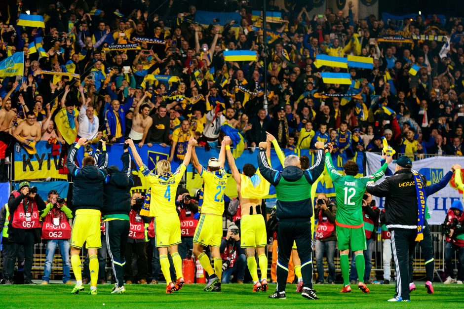 Paskutinįjį bilietą į Europos futbolo čempionatą iškovojo Švedijos ir Ukrainos rinktinės